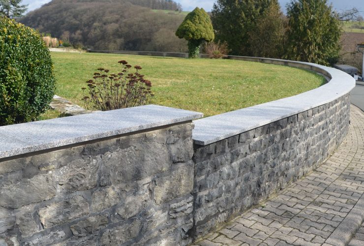 Gelbert Natursteine - Mauerabdeckung